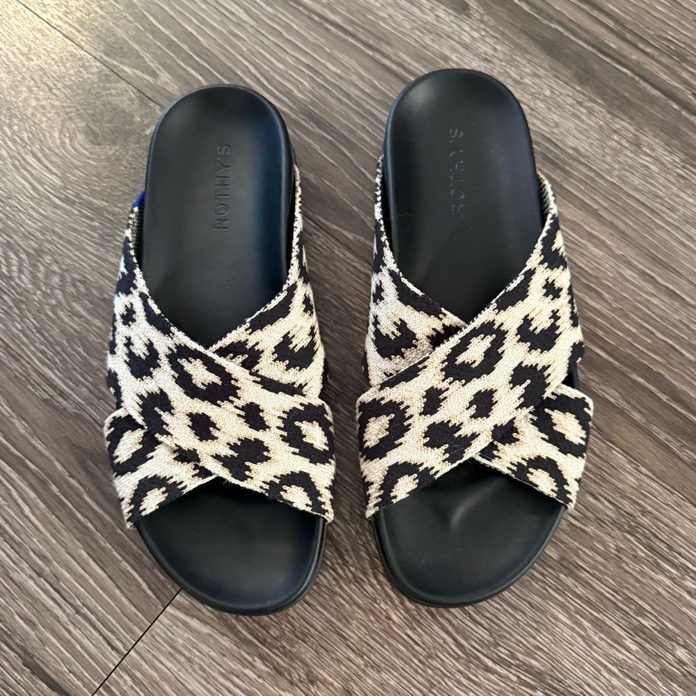 Rothys The Weekend Slide in Sandy Cat - Picture 3 of 6